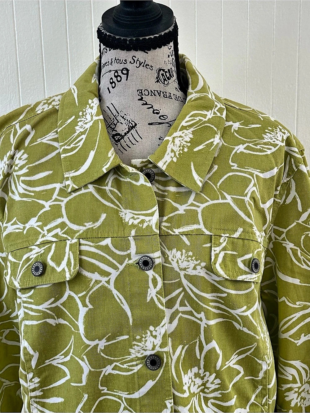Jones JM Collection New York Floral Utility Jean  Jacket in Green & White